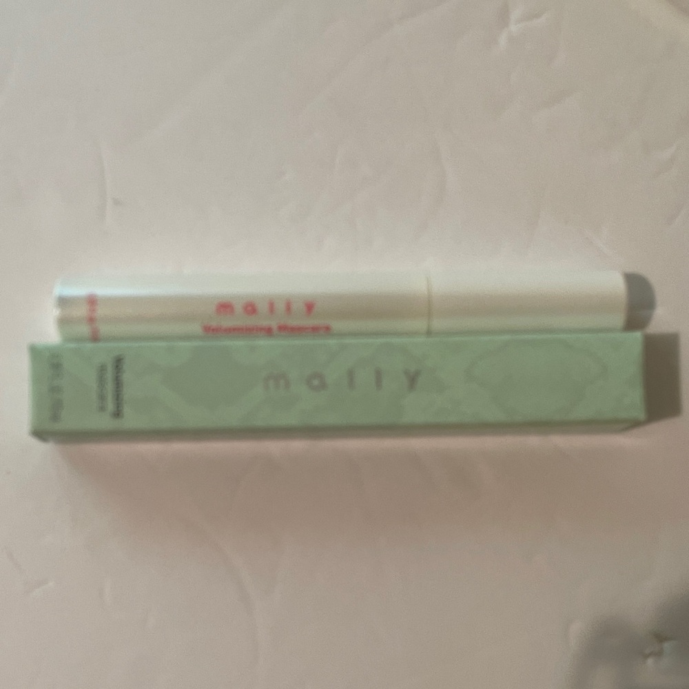 Mally Beauty Volumizing Mascara - Classic Black Full Size